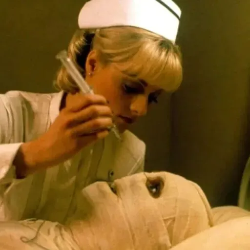 'Muertos y enterrados' con Rubén Sánches Trigos: la perfecta definición de terror de culto de los 80