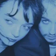 Bear, amhránaí agus ceoltóir.