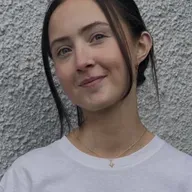 Grace Ní Mhealleáin, dearthóir faisin.