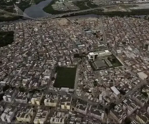 Dos mais de 16 milhões de moradores de favelas do Brasil, grande parte vive sem serviços básicos, aponta IBGE