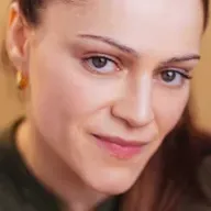 Eva O'Connor, scríbhneoir agus aisteoir amharclainne.