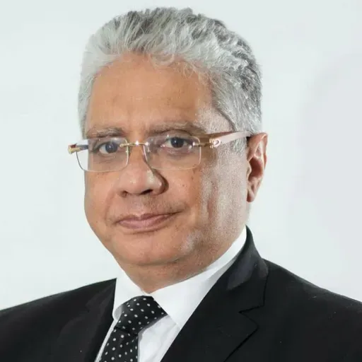 مع عمر عبد الرحيم عن تعلم الانجليزية | عيادة الشركات | 142 | د. إيهاب مسلم