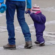 Iespējas daudzbērnu vecākiem atgriezties darbā pēc garākas pauzes kopā ar bērniem