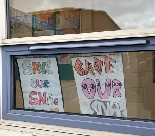 Tús Áite: Agóid Cúntasóirí Riachtanas Speisialta