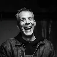 Nuno Cardoso (parte 2): “O teatro é como a heroína, deixa-nos agarrados para a vida. Mas é uma droga benéfica, não nos anestesia, questiona-nos”
