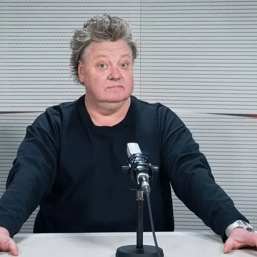 Krustpunktā Brīvais mikrofons ar aktieri un pasākumu vadītāju Valteru Krauzi