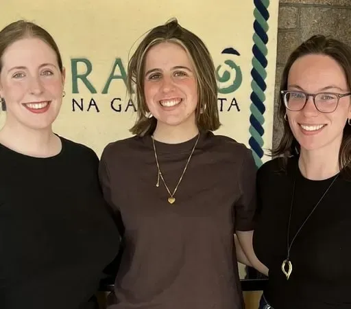 Ciara Ní Chonghaile, Roseanne Ní Cheallaigh agus Aifric Ní Scolaí.