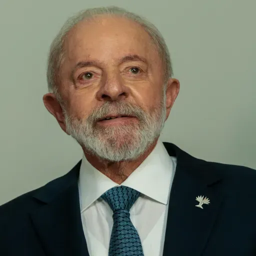 Lula chama taxação de 'desrespeitosa' e anuncia comitê para repensar política comercial com os EUA