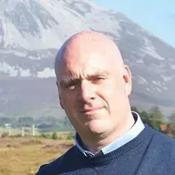 Aodh Máirtín Ó Fearraigh ó Sheomra na Nuachta.