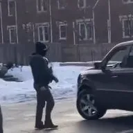 Vice-presidente dos EUA diz que mulher morta por agente de imigração é culpada pela própria morte