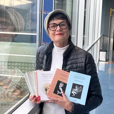 La pasión de Merche LLop por la lenguas: Incinerar el mito y sus siete ediciones.