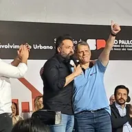 Aliados de Tarcísio defendem candidatura à Presidência durante entrega de conjunto habitacional