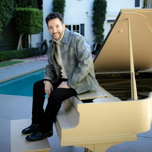 Eric Vetro Knows How To Sing Like The Stars