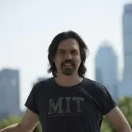 César Hidalgo: "¿Democracia de robots?"