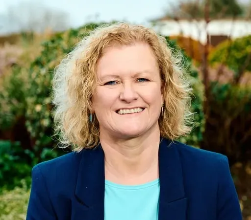 Adhmhaidin: Dé hAoine 10 Aibreán 2026.