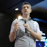 Cimientos y Lealtad que transforman - Pr Esteban Wiens