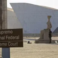 Parlamentares reagem a liminar de Gilmar Mendes e retomam propostas que miram o STF