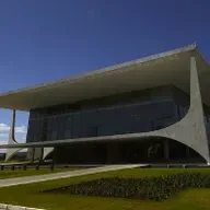 Governo recorre ao STF para manter validade do decreto do IOF