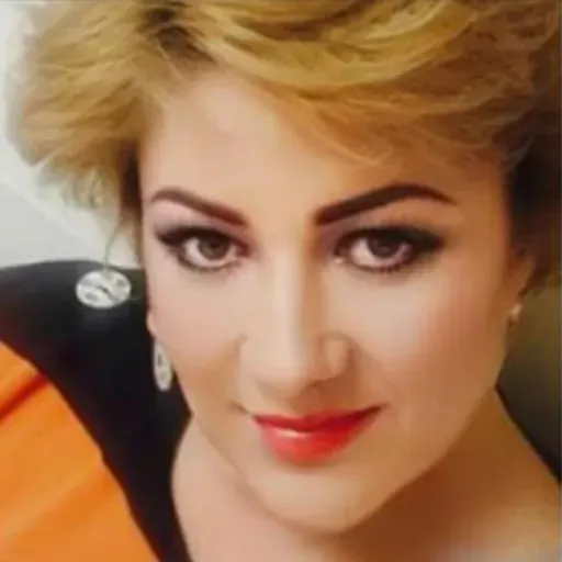 Исполнительница народных песен Татьяна Дерябкина.