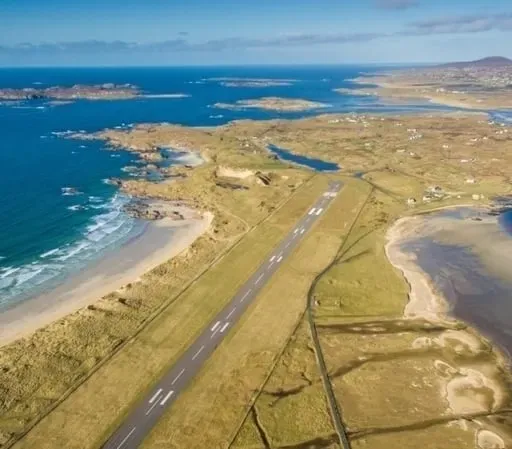 Éilis Ní Dhochartaigh Stiúrthóir Bainistíochta Aerfort Dhún na nGall.