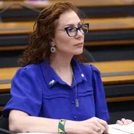 Moraes anula votação da Câmara e decreta perda imediata do mandato de Carla Zambelli