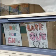 Tús Áite: Agóid Cúntasóirí Riachtanas Speisialta