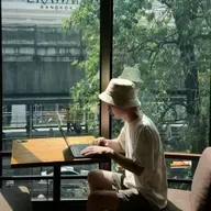 Vol.150 花生：不会写代码的前大厂人是如何用AI实现被动收入的？