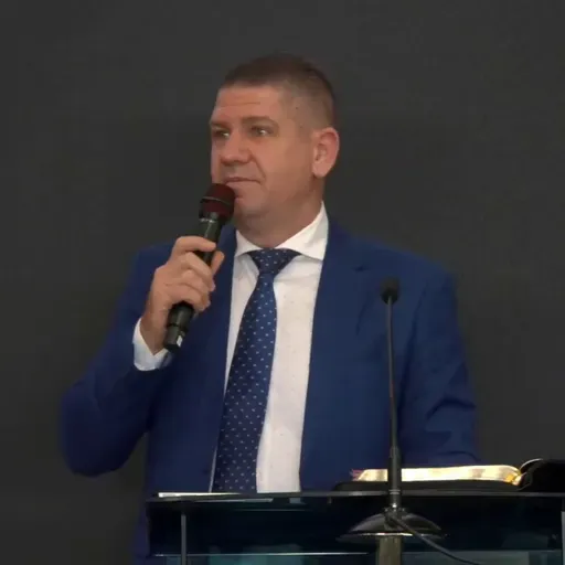 Ajutor potrivit - Marius Livanu