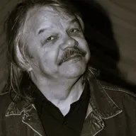 Daudzu mūzu raustītā mākslinieka Māra Putniņa radošā mantojuma vētīšana