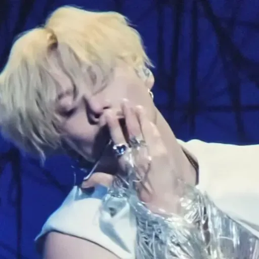 Shinee TAEMIN’s Coachella Outfit Sparks Massive Reactions Koreaboo article