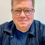 Við vegin - 7. november 2025 - gestur Esben Engholm frá Acts Academy