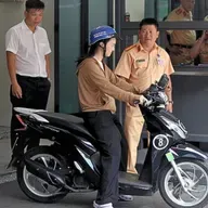 Dạy và cấp bằng lái xe cho học sinh từ đủ 16 tuổi, nên hay không?