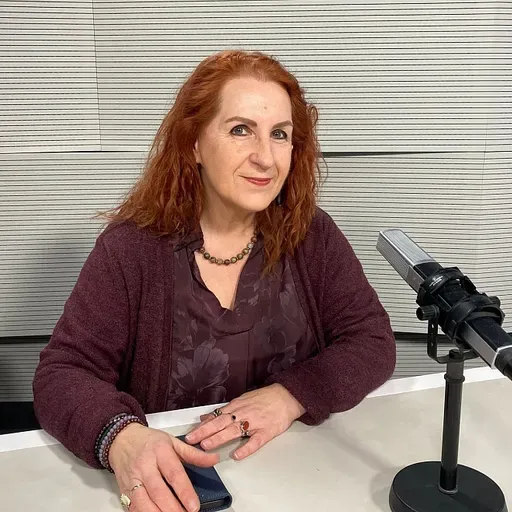 "Saruna ar Botičelli" un citas gleznas mākslinieces Ingemāras Treijas izstādē