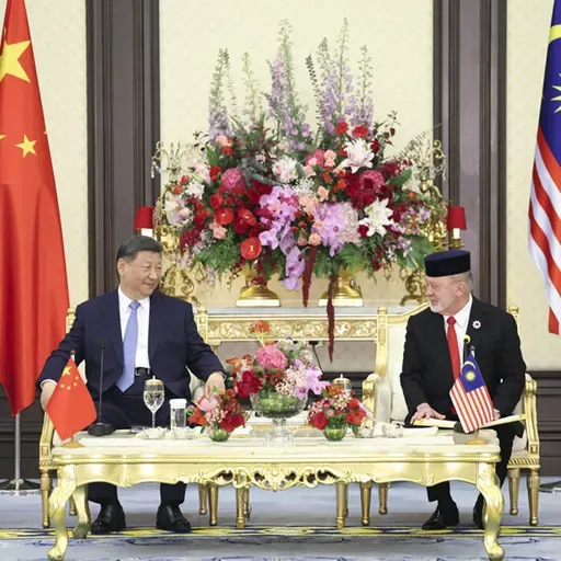 President Xi calls on China, Malaysia to usher in new "golden 50 years"