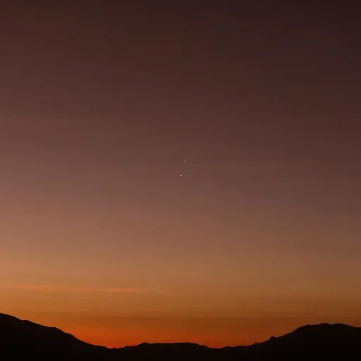 Kig op i juni: Se Venus og Jupiter 'kysse', når deres baner krydser
Oplev Venus og Jupiters møde
Solen støvsuger himlen for planeter i juni
Måske får vi et glimt af Ørnetågen
Månen og Solen