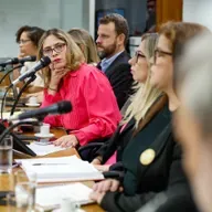 Professores da rede estadual reclamam das dificuldades para o aprimoramento profissional
