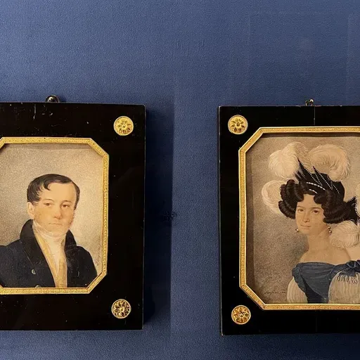 Portreta miniatūru vitrīnā muzejā "Rīgas Birža" var iepazīt 43 darbus