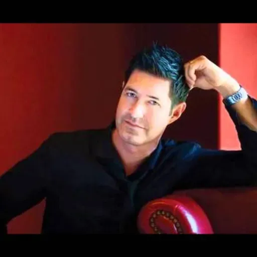 Tim Davis - Acclaimed Studio Singer, Producer And Arranger For Film, TV And Recordings. 6 Seasons Of "Glee", Lady Gaga's Superbowl Halftime Show, Jane Lynch, Barbra Streisand, Josh Groban!