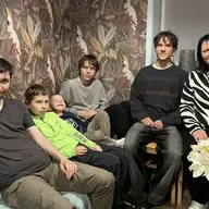 Salāgot ikdienu un vēlmi izpausties mākslā. Piecu dēlu mamma, mākslinieces Aiga Kalniņa