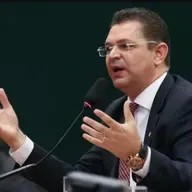 Líder do PL na Câmara propõe PEC da Anistia após suspensão de Moraes da Lei da Dosimetria