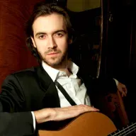 Miércoles de buena guitarra Nº 896 - Petrit Çeku y las suites de Bach para violonchelo (2ª entrega) - 11 de junio de 2025