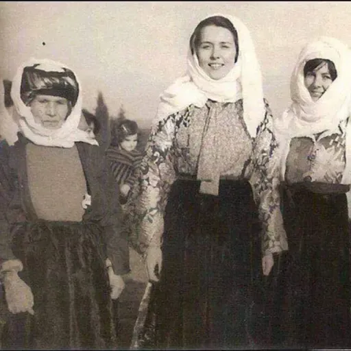 #395. Roja Zimanê Dayikê: Kurdî Bi Nalînên Giran Dimire