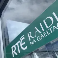 Adam Mac Con Midhe, dornálaí.