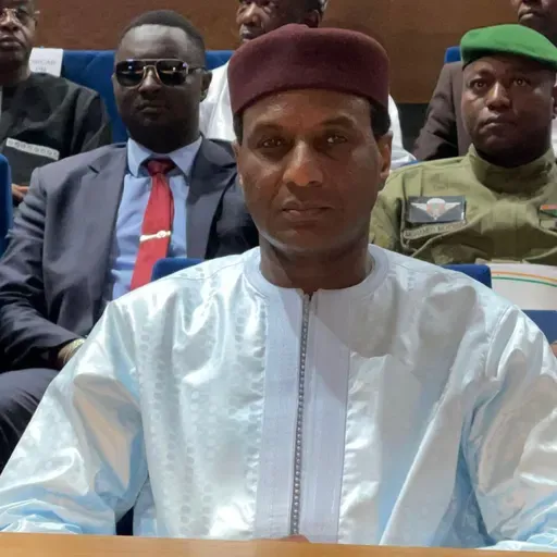 Pouvoirs du Premier ministre, détention de journalistes et intelligence artificielle en milieu scolaire (La semaine sur Kalangou)