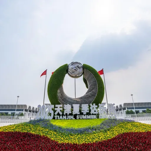 China to open its door wider to the world: premier