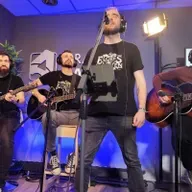 La lucha de Flores & McEwen