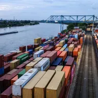 Duisburger Hafen - Früher Kohle, heute Container