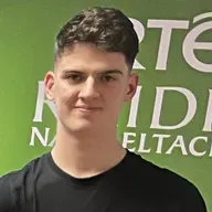 Amhlaoibh Ó Beoláin Ó Siocháin, amhránaí agus ceoltóir.