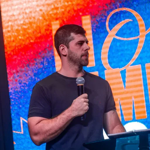 La Guerra Espiritual Que Tenemos | Pr. Tobias Wiens