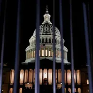 Shutdown: Γιατί έκλεισε ο διακόπτης της κυβέρνησης των ΗΠΑ